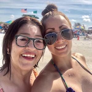 Meet your Posher, Isabel